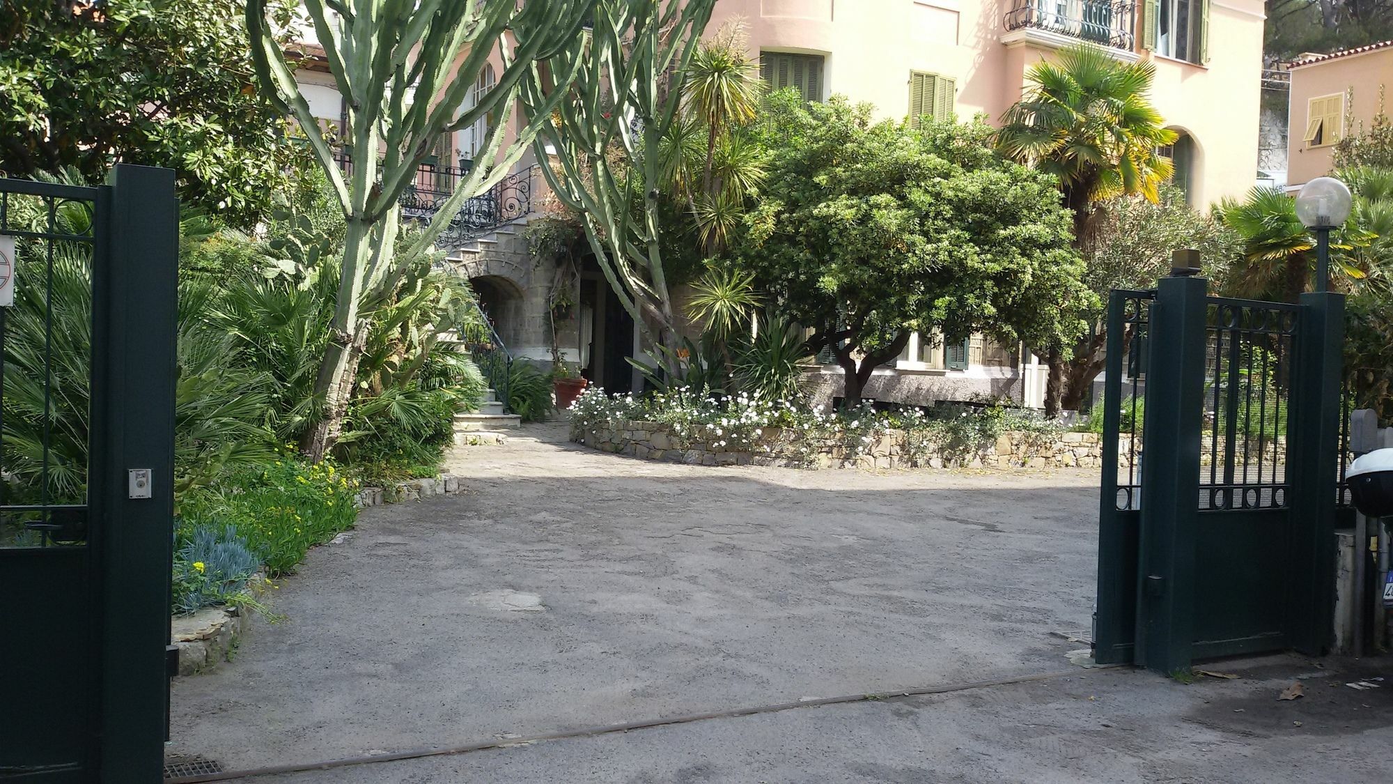 Hotel La Scogliera Bordighera Exterior photo